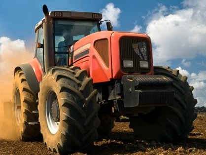 קבוצת טרקטורים ומיכון חקלאי למכירה ולהשכרה